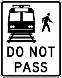 R15-5a 24&quot;x30&quot; Do Not Pass Stopped Train