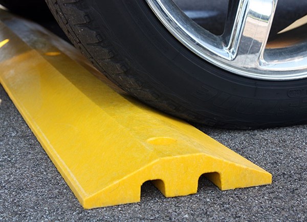 Traffic Signs And Safety 2hx10wx8l Standard Yellow Speed Bump